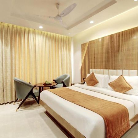 Hotel Platinum With Free Pickup-Delhi Airport Új-Delhi Kültér fotó