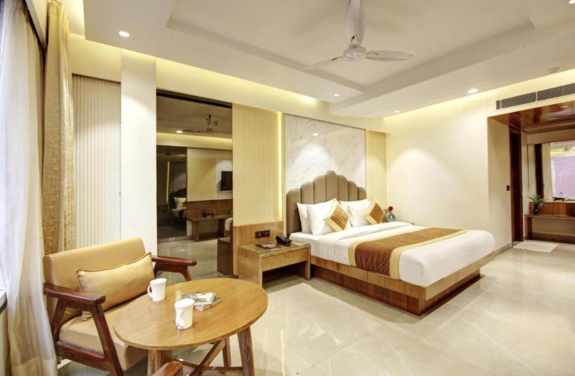 Hotel Platinum With Free Pickup-Delhi Airport Új-Delhi Kültér fotó