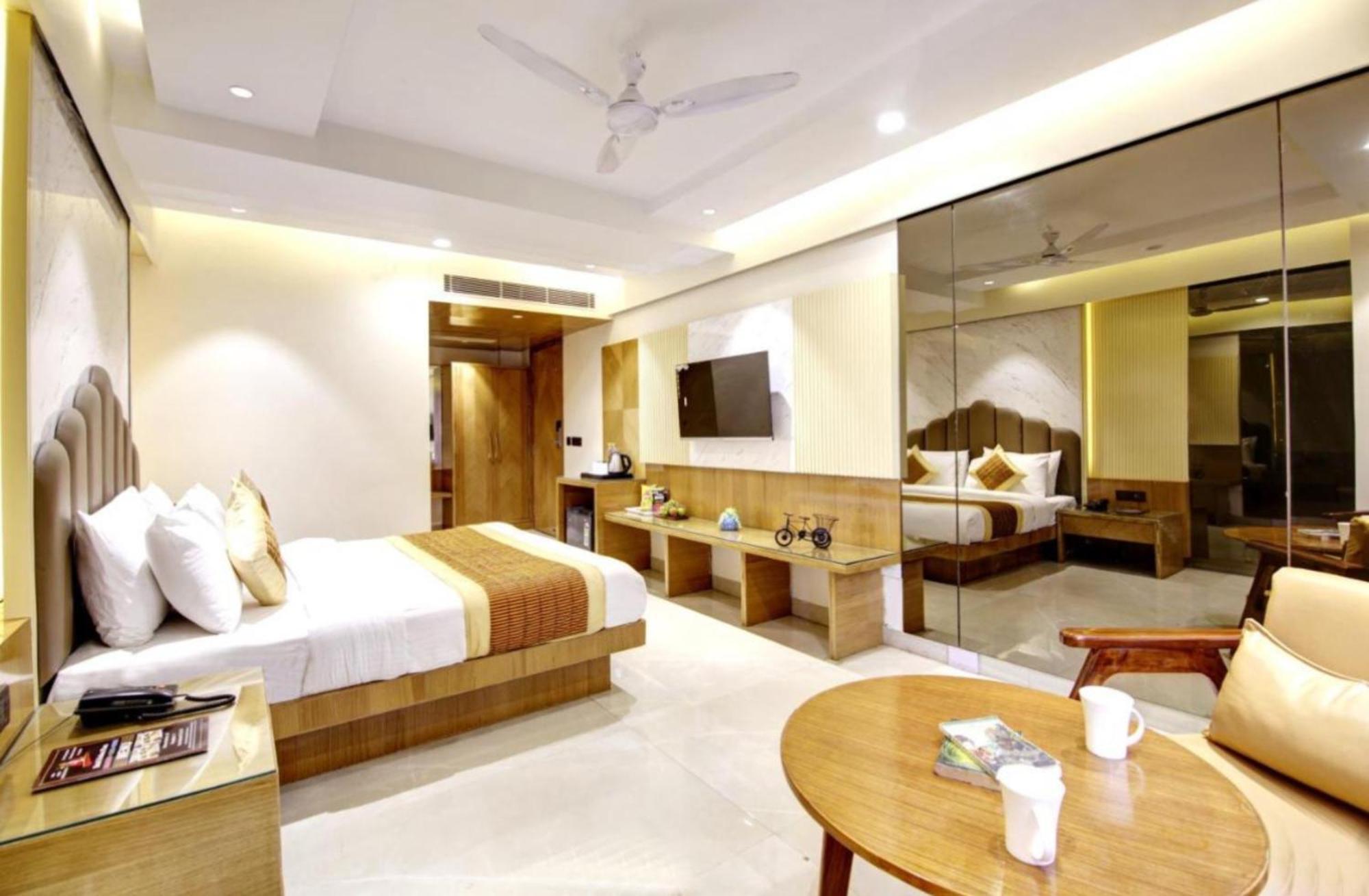 Hotel Platinum With Free Pickup-Delhi Airport Új-Delhi Kültér fotó